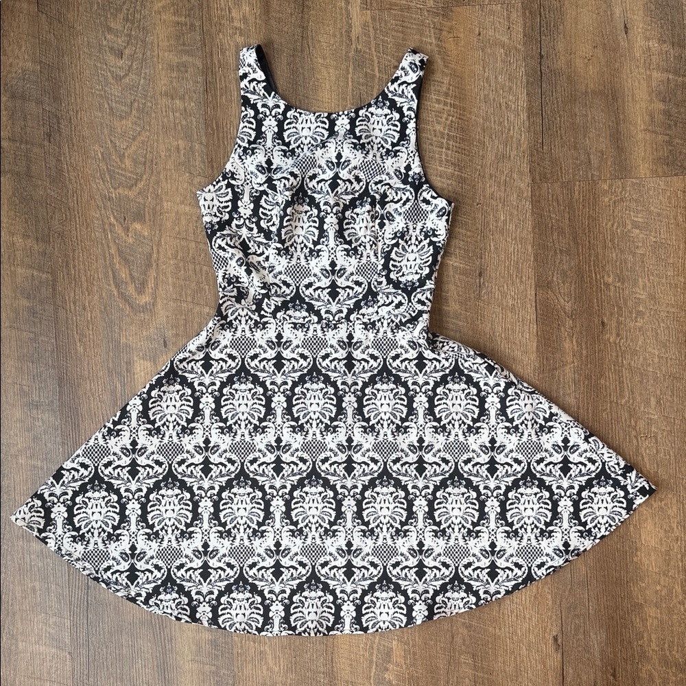 Lush Women’s Black & White Damask Fit-and-Flare Dress Size X-Small